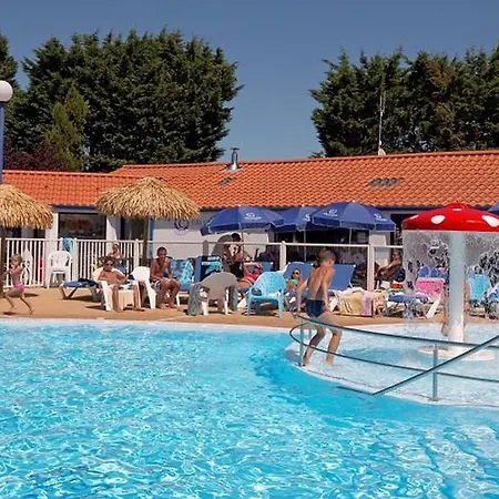 Avec Animaux - 4 Pers. - Api-1-52-2849 Campingplatz